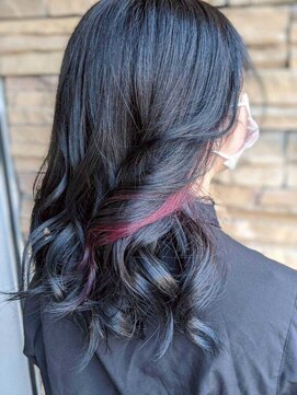 暗髪/インナーカラー/ボルドー/ツヤ感/韓国風/顔周りレイヤー