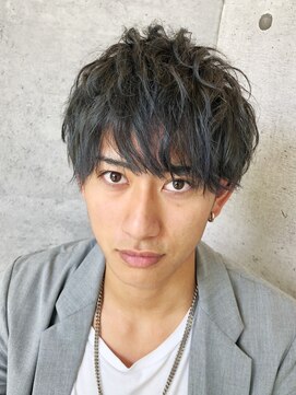 キアラ(Kchiara) フェザーマッシュ ×刈り上げ×ソフトツーブロック×スパイラル