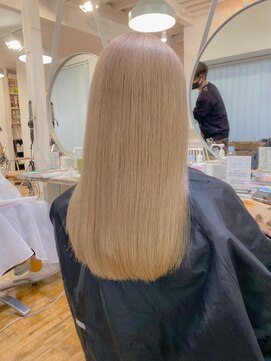 ログ オモテサンドウ(L.O.G OMOTESANDO) 『 ケアブリーチ 』ミルクティーアッシュ 10代20代 表参道