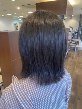 アッシュ アーティスティック スタジオ オブ ヘア(Ash artistic studio of hair) 外ハネスタイル