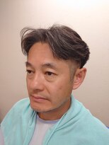 スマイル(Smile)&nbsp;センターパート ト ツーブロック バーバーグレイヘアーフェード