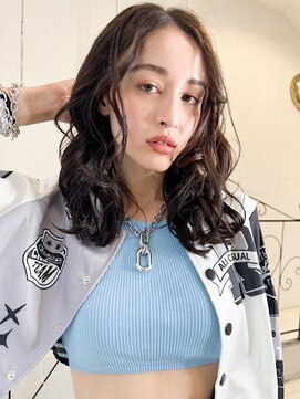 ノラ ウメダ(NORA UMEDA) レイヤーロングワンカール姫カットシアーカラーセミディ