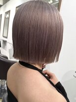 イリ 梅田(ili)&nbsp;ハイトーンカラーミルクティーベージュレイヤーカット