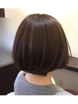 ビアンコ(BlANCO) 【BLANCO】ツヤ感ボブ（IZU)