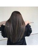 ハイライトが効いたグレージュカラー