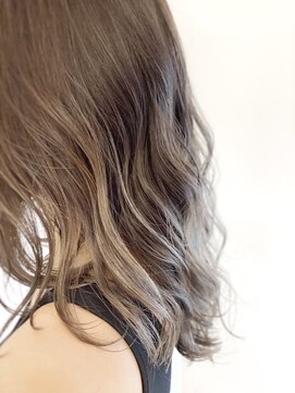 チョビー 銀座(chobii) [桜井]グラデーションハイライトグレージュカラーイルミナ