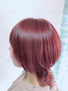 リノカヒリ(Lino kahili) フェミニンなウルフスタイル