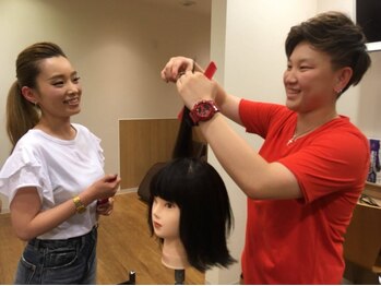 ヒカ ヘアーデザイン(Hika hair design)の写真/【ベルモール近く】温かな雰囲気で通いやすいと好評!女性ならではの細やかな気遣いで癒しのサロンタイムを*