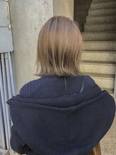 コマド(Comado) 【冬スタイル★Check★】明るめオリーブグレージュ×大人外ハネ