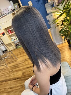 リアン(Lien) ブルーシルバーヘアー