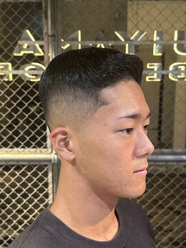 フジヤマ バーバー ショップ(FUJIYAMA BARBER SHOP) ミドルフェード/クルーカット