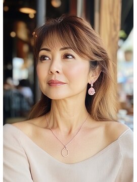 アヴァンス プロデュース バイ エガオ 大阪梅田店(AVANCE. PRODUCED by EGAO) 大人の切りっぱなしボブ＋白髪ぼかしハイライト【梅田白髪染め】