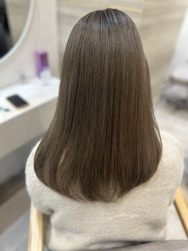 ラビス クローバー(Lovis clover) 『ゆうあ』グレージュ♪♪熊谷/ワンカラー