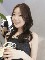 クム(kumu)&nbsp;【kumu】韓国風/レイヤーカット/透明感/ロング/艶感/グレージュ