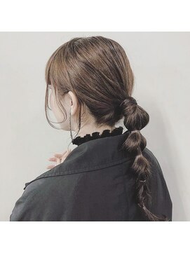 アンドチル 渋谷(AND CHILL) ヘアゴムだけ♪簡単タイトヘアアレンジ【AND CHILL渋谷】