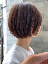 ビュー フクオカ(VIEW FUKUOKA)&nbsp;大人かわいい美髪ホワイトグレージュ ネビージュショートボブ