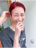 ショートボブ　チェリーレッドカラー