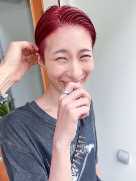 シツ(situ) ショートボブ チェリーレッドカラー