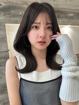 エヌアイ オモテサンドウ(ni omotesando) シースルーバングオリーブグレージュくびれミディアム【肥田】