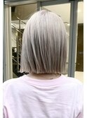 切りっぱなしボブストレート×アッシュベージュ