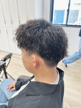 エン(eNN) 大人爽やかビジネスショートパーマ・フェード・メンズパーマ