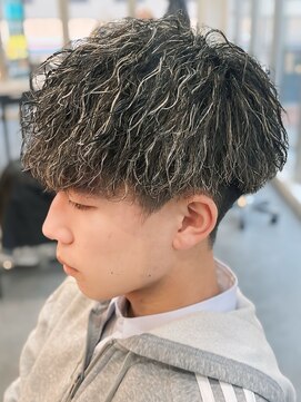 バース バイ ハピネス(BIRTH by happiness) 奈良メンズホワイトメッシュ縦落ちツイストスパイラルパーマ