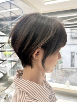 【長さを変えずオシャレを楽しむ】ate'オリジナルの顔まわりレイヤーであなただけの似合わせカットをご提案