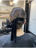 ベロアリボンで魅せる大人タイトシニヨン