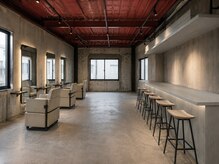 cafeを連想させるような、落ち着いた店内