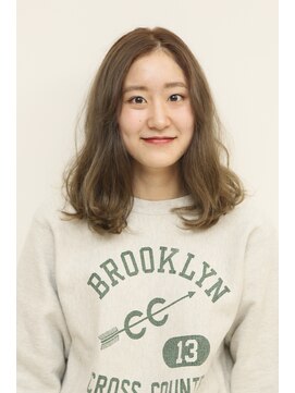 コスモス ヘアーアンドビューティー(Kosmos HAIR&BEAUTY) 外人風ミディ