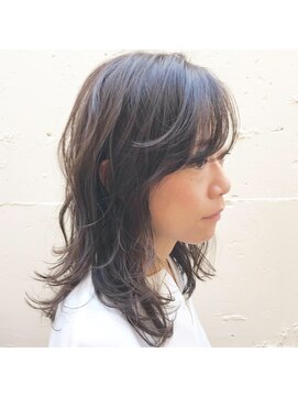 コカゲ(kokage) ミディアムロング×無造作カール。