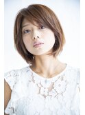 【ヌーディーな装い】シンプルなボブスタイルで品よく決める