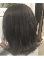 ケアル(Carel)&nbsp;暗めグレージュ×外はね