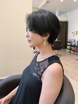 キートス(Kiitos) 【大人可愛い】黒髪ハンサムショート