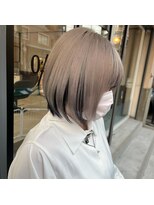 パーミル ヨコハマ(permille Yokohama)&nbsp;ホワイトベージュ×ブラックブリーチカラーインナーカラー