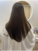 後ろからのシルエットがキレイなロングレイヤースタイル