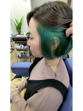 ブルブンガ(Berbunga) 【エメラルド】ショートボブ×ミニボブひし形シルエット