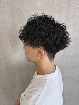 トリコ(ToricO) ツイストスパイラル　刈り上げショート　波打ちパーマ　波巻き