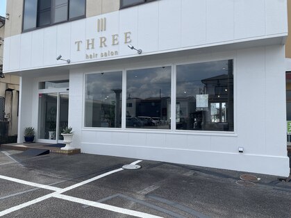 スリー(THREE)の写真