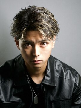 ゴールドシブヤ(GOALD SHIBUYA) フェザーショート　ニュアンスパーマ　センターパート　毛流れ