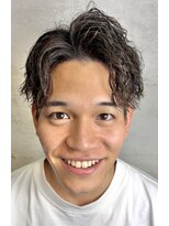 クオンヒール(QUON HEAL)&nbsp;刈り上げセンターパート/波巻きツイストスパイラル