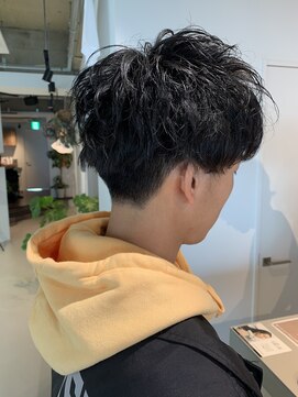 イズ(iss) メンズパーマ　ナチュラル　刈り上げ