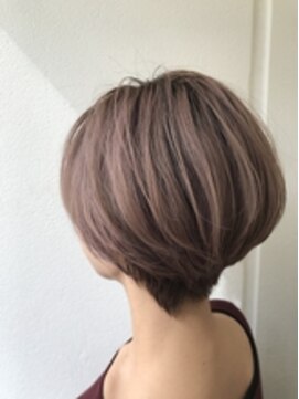 ネウィ グランデ 横浜(newi grande) 大人可愛い20代30代40代小顔ワンサイドショートボブ丸み前下がり