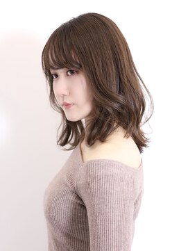 ロア(lore) 【20代/30代/40代/50代に人気】ミディアムレイヤーウルフ