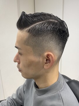 ドルクス 日本橋(Dorcus) 東京バーバー日本橋外国人風フェードパートスタイル