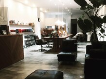 おしゃれで広々とした店内で最高のSalonTimeを♪