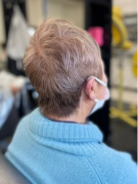 びゃんびゃん 浅水本店 白髪をいかしたベリーショート