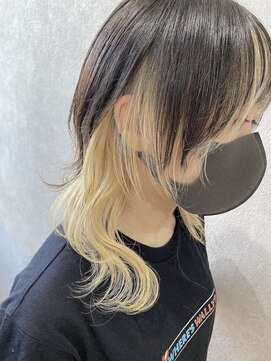 リアイス(Re:ICE) 抜きっぱなしブロンドインナーカラーミディアムウルフ