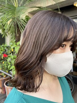 アカラ ヘアー(Akala Hair) 柔らかウェーブミディアムヘア