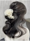 ふんわり揺れる毛先に、ナチュラルなシュシュアレンジ♪